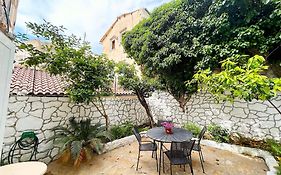 Traditional House With Ivy Garden